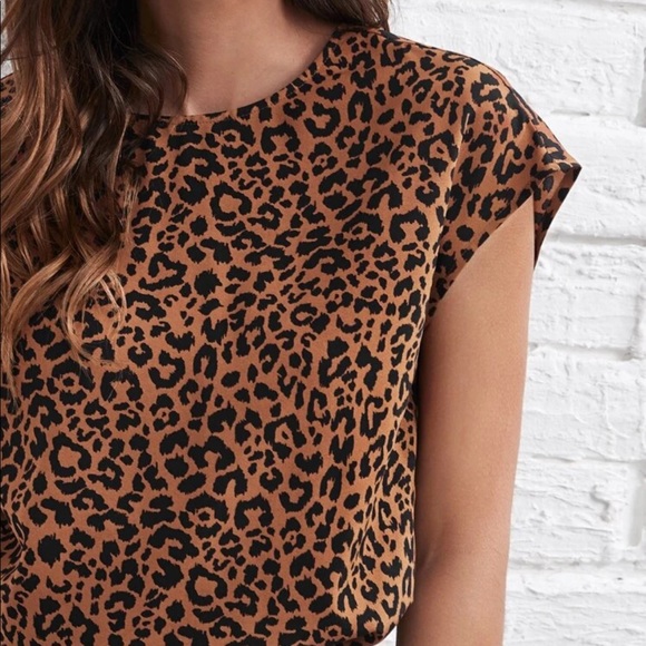 Leopard print twist back blouse - Picture 4 of 7